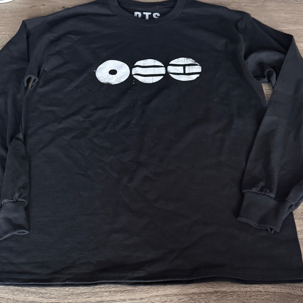 BTS Target Exclusive Long Sleeve T-Shirt - Black M
(New)
